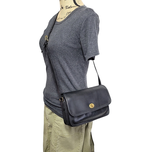 Coach Vintage 70s Black Leather City Bag - Picture 3 of 17